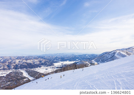 長野縣白馬村八方尾根滑雪場的雪道和景色 長野縣白馬村八方尾根滑雪場的雪道和景色 136624801