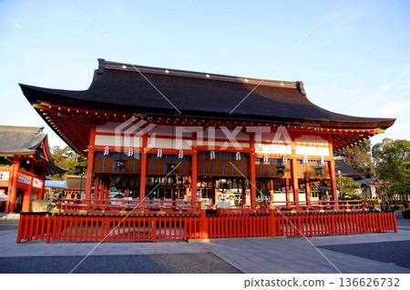 京都府，伏見稻荷大社，外殿（重要文化財產），京都市伏見區深草薙之內町 136626732