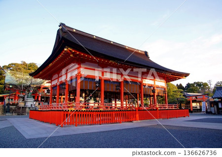 京都府，伏見稻荷大社，外殿（重要文化財產），京都市伏見區深草薙之內町 136626736