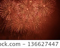 夏日夜晚的煙花 136627447