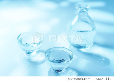 Cold sake (sake, blue image) Cold sake (sake, blue image) 136630119