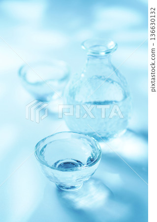 Cold sake (sake, blue image) 136630132