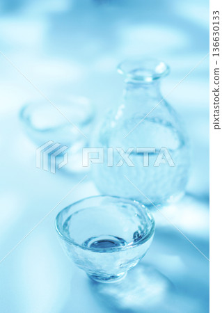 Cold sake (sake, blue image) Cold sake (sake, blue image) 136630133