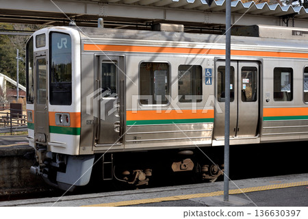 Iida Line 213 series 5000 series local trains nearing retirement 136630397