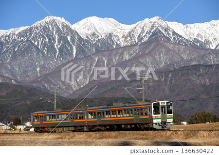 飯田線上的兩列213系地方列車即將退役 飯田線上的兩列213系地方列車即將退役 136630422