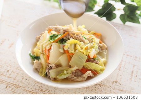 冬季佳餚推薦！紅燒高麗菜豬肉 136631508