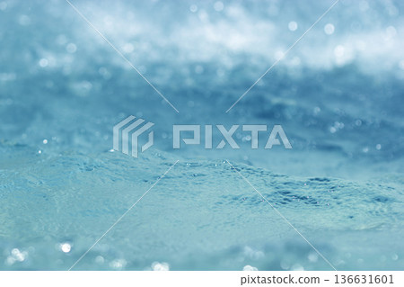 The blue sea sparkles with light. 136631601