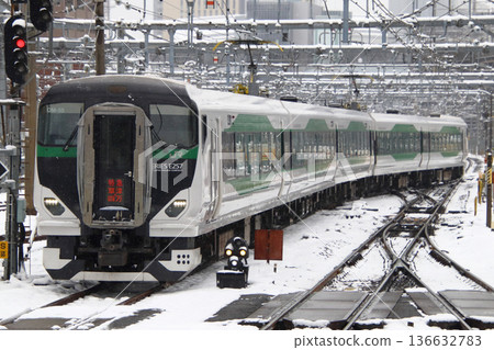 Winter Limited Express Kusatsu-Shima (E257 series train: Ueno ⇔ Naganohara-Kusatsu Exit) Winter Limited Express Kusatsu-Shima (E257 series train: Ueno ⇔ Naganohara-Kusatsu Exit) 136632783
