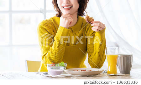 Women who eat Women who eat 136633330
