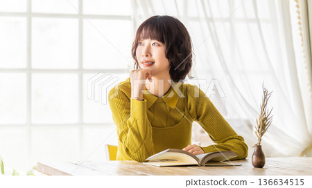 看書的女人 看書的女人 136634515