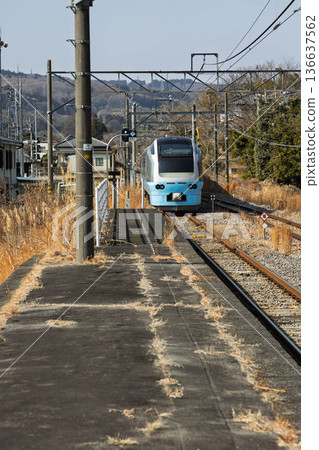 JR吾妻線特快草津島E653系經過小野神站 JR吾妻線特快草津島E653系經過小野神站 136637562