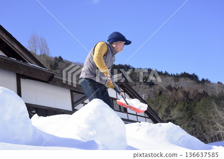 居住在大雪地區的老年人的生活方式 136637585