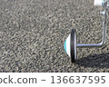 兒童自行車輔助輪的特寫鏡頭 136637595