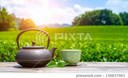 來杯美味的新茶怎麼樣? 來杯美味的新茶怎麼樣? 136637903