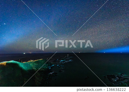 夜幕降臨,繁星點點的海藻岬和太平洋盡收眼底(北海道) 夜幕降臨,繁星點點的海藻岬和太平洋盡收眼底(北海道) 136638222