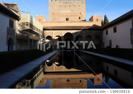 世界遺產阿爾罕布拉宮,科馬雷斯宮庭院,安達盧西亞,西班牙,歐洲 世界遺產阿爾罕布拉宮,科馬雷斯宮庭院,安達盧西亞,西班牙,歐洲 136638918