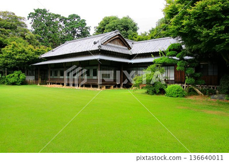 The former Akimoto Villa, a building closely related to the former feudal lord of Tatebayashi, was built at the end of the Meiji era. 136640011