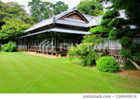The former Akimoto Villa, a building closely related to the former feudal lord of Tatebayashi, was built at the end of the Meiji era. 136640014
