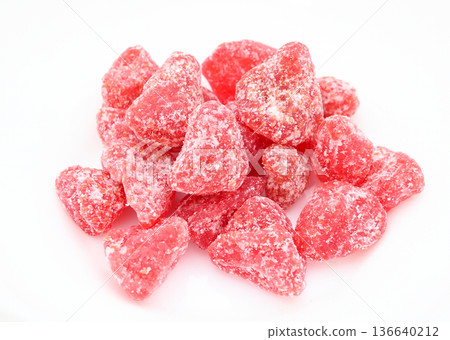 Sugared freeze-dried strawberries Sugared freeze-dried strawberries 136640212