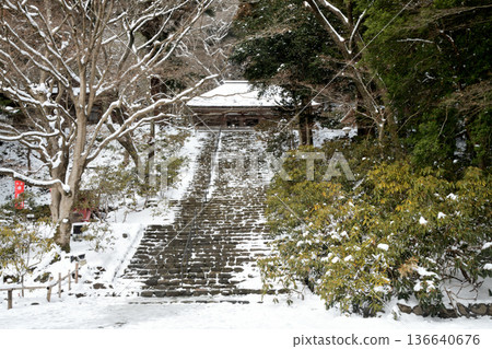Women's Koyasan and Muroji Temple (Yoroi-zaka and Kondo Hall) [Muro, Uda City, Nara Prefecture] 136640676