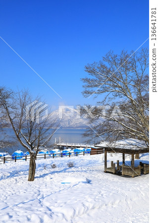 支笏湖畔的雪景 136641781