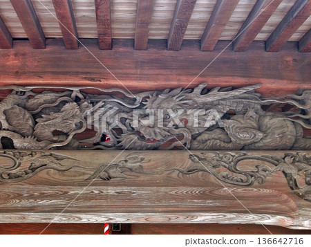 Takane Shrine, front (April 1, 2013) The carvings on the transoms and the decorations that look like they were painted with a brush are mysterious and beautiful. 136642716