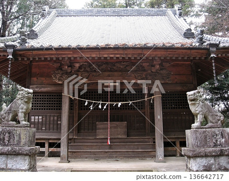 Spring has arrived at Takane Shrine (April 1, 2013) Full view of the front. The main hall faces east and the guardian lions have a strong and lively expression. Spring has arrived at Takane Shrine (April 1, 2013) Full view of the front. The main hall faces east and the guardian lions have a strong and lively expression. 136642717