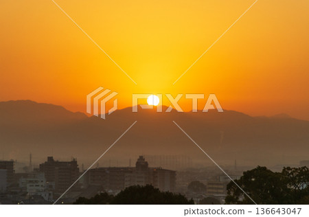 從大和郡山城天守閣眺望日出 從大和郡山城天守閣眺望日出 136643047