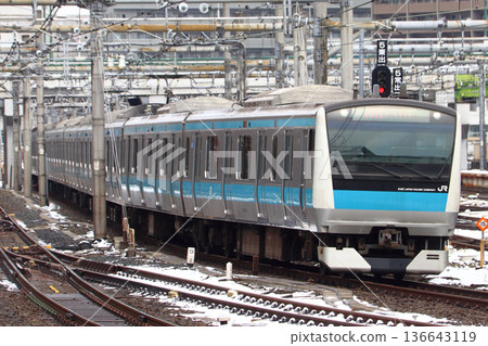 [JK] Keihin-Tohoku Line E233 Series Train in Winter 136643119