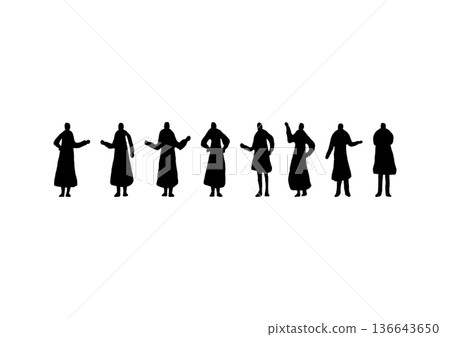 一組手繪的、穿著裙子的女性剪影 一組手繪的、穿著裙子的女性剪影 136643650