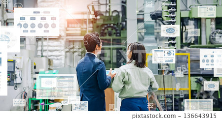 工廠工人與數位資料概念 工廠工人與數位資料概念 136643915
