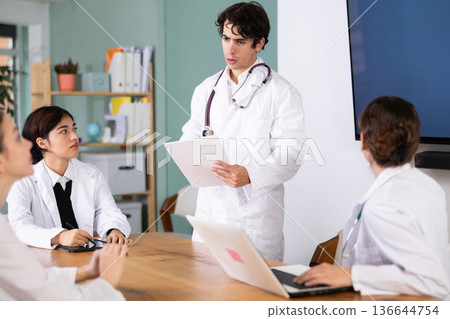 man doctor holds a working meeting with the team 136644754