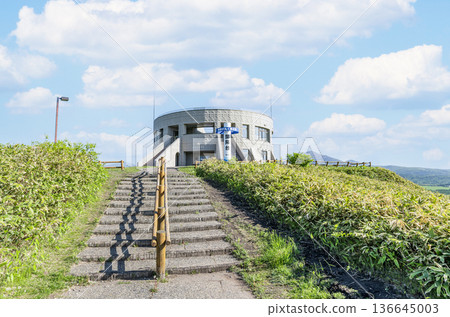 Kaiyodai Observatory in early summer: an observation deck where you can see the round earth in Nakashibetsu, Hokkaido Kaiyodai Observatory in early summer: an observation deck where you can see the round earth in Nakashibetsu, Hokkaido 136645003