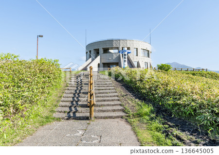 初夏的海洋台展望台:位於北海道中柴別市,從這裡可以眺望到圓潤的地球。 初夏的海洋台展望台:位於北海道中柴別市,從這裡可以眺望到圓潤的地球。 136645005