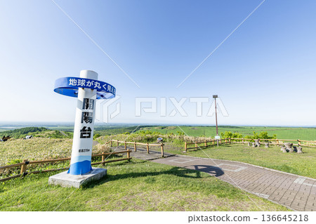 從北海道中柴別市海洋台展望台看到的初夏北海道景色 從北海道中柴別市海洋台展望台看到的初夏北海道景色 136645218