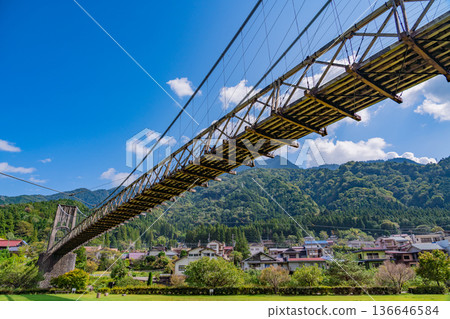 (Nagano Prefecture) Momosuke Bridge, a Nationally Designated Important Cultural Property, Autumn (Nagano Prefecture) Momosuke Bridge, a Nationally Designated Important Cultural Property, Autumn 136646584