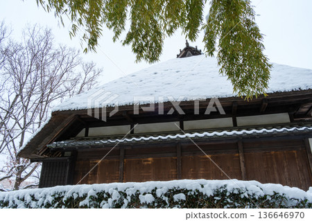 老房子上的雪 老房子上的雪 136646970