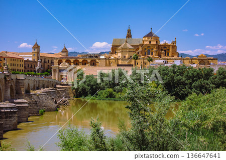 天空下的科爾多瓦羅馬橋 136647641