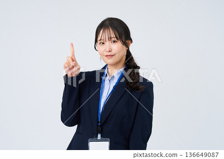 A business woman who poses to raise her finger A business woman who poses to raise her finger 136649087