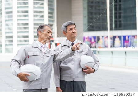 在外地工作的工人 在外地工作的工人 136650037