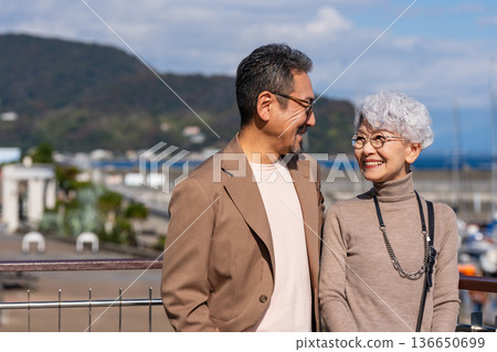 一對老年夫婦旅行。照片由伊藤海洋城路邊站提供。 一對老年夫婦旅行。照片由伊藤海洋城路邊站提供。 136650699