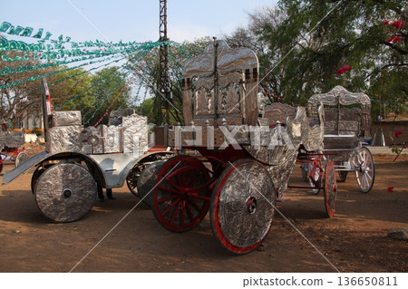 Tourist Horse Coach Carriage India Tourist Horse Coach Carriage India 136650811
