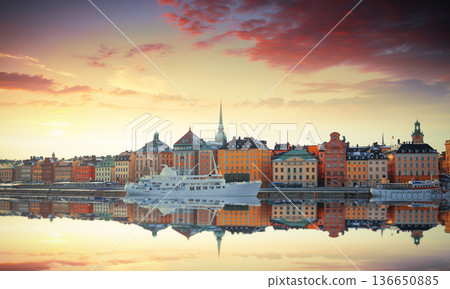 Boats in front of Stockholm. 136650885