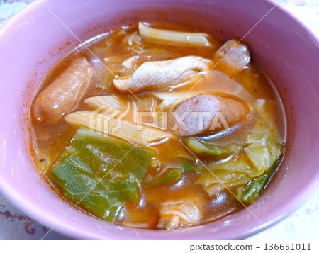 Homemade tomato soup, vegetable soup, minestrone 136651011