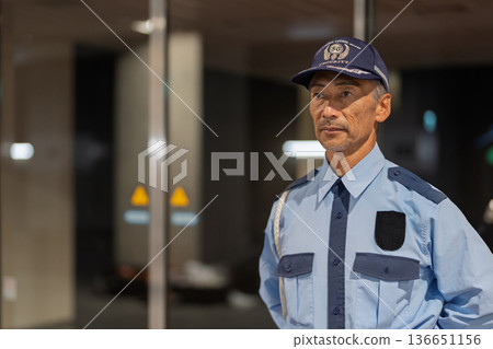 保全、門衛、老人 保全、門衛、老人 136651156