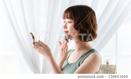 女人化妝/美容圖片 136651604