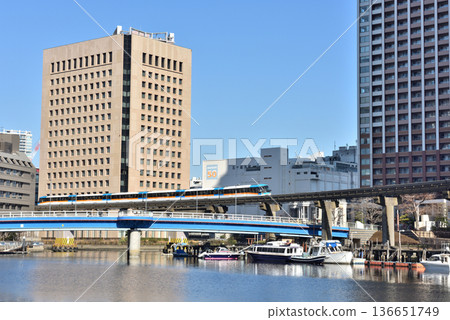 單軌列車橫跨芝浦運河 136651749