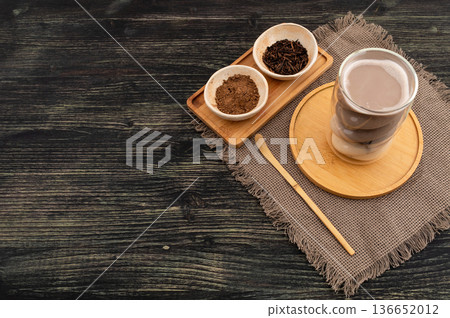 Healthy Japanese Hojicha Latte with Toasty Roasted Aroma 136652012