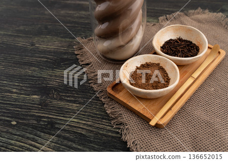 Healthy Japanese Hojicha Latte with Toasty Roasted Aroma 136652015