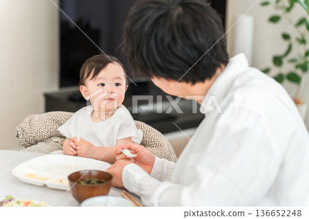 Father feeding baby food and rice (childcare and parenting) Father feeding baby food and rice (childcare and parenting) 136652248